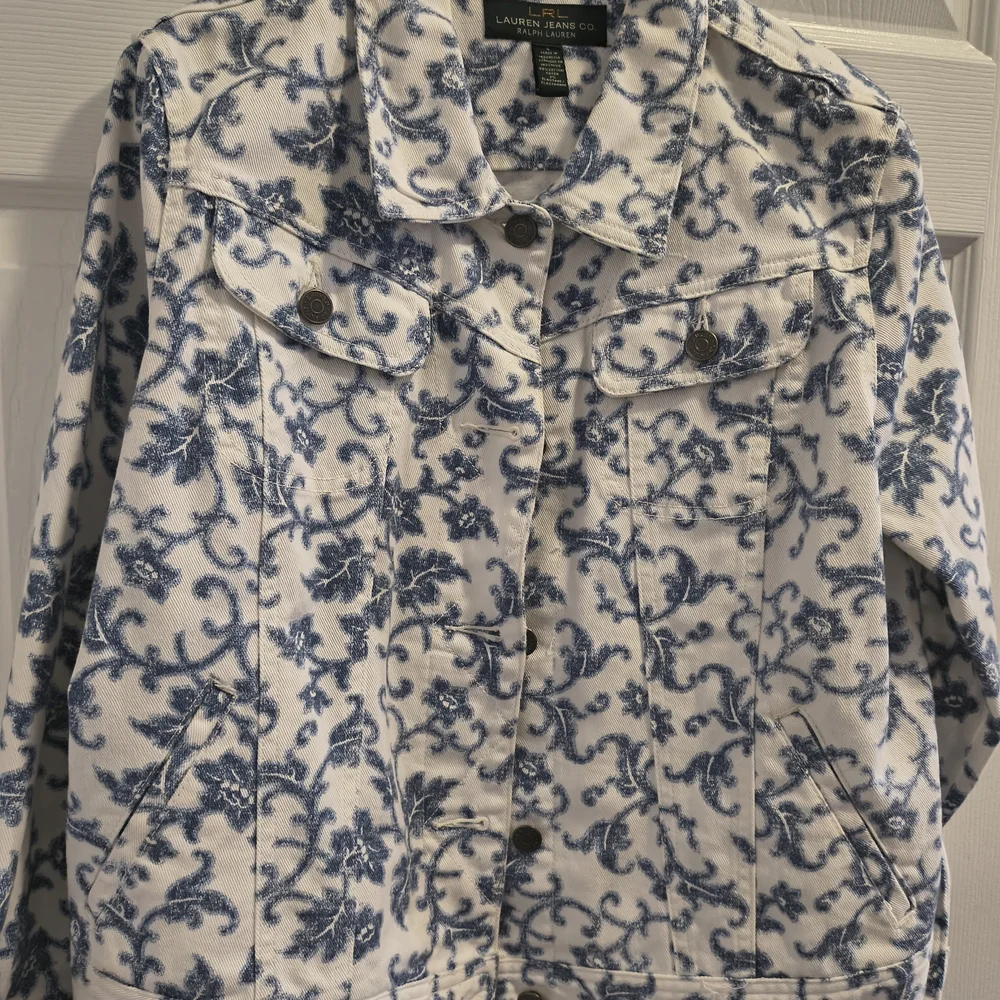 Ralph Lauren White Denim Jacket with Blue Floral Scroll - Picture 1 of 3